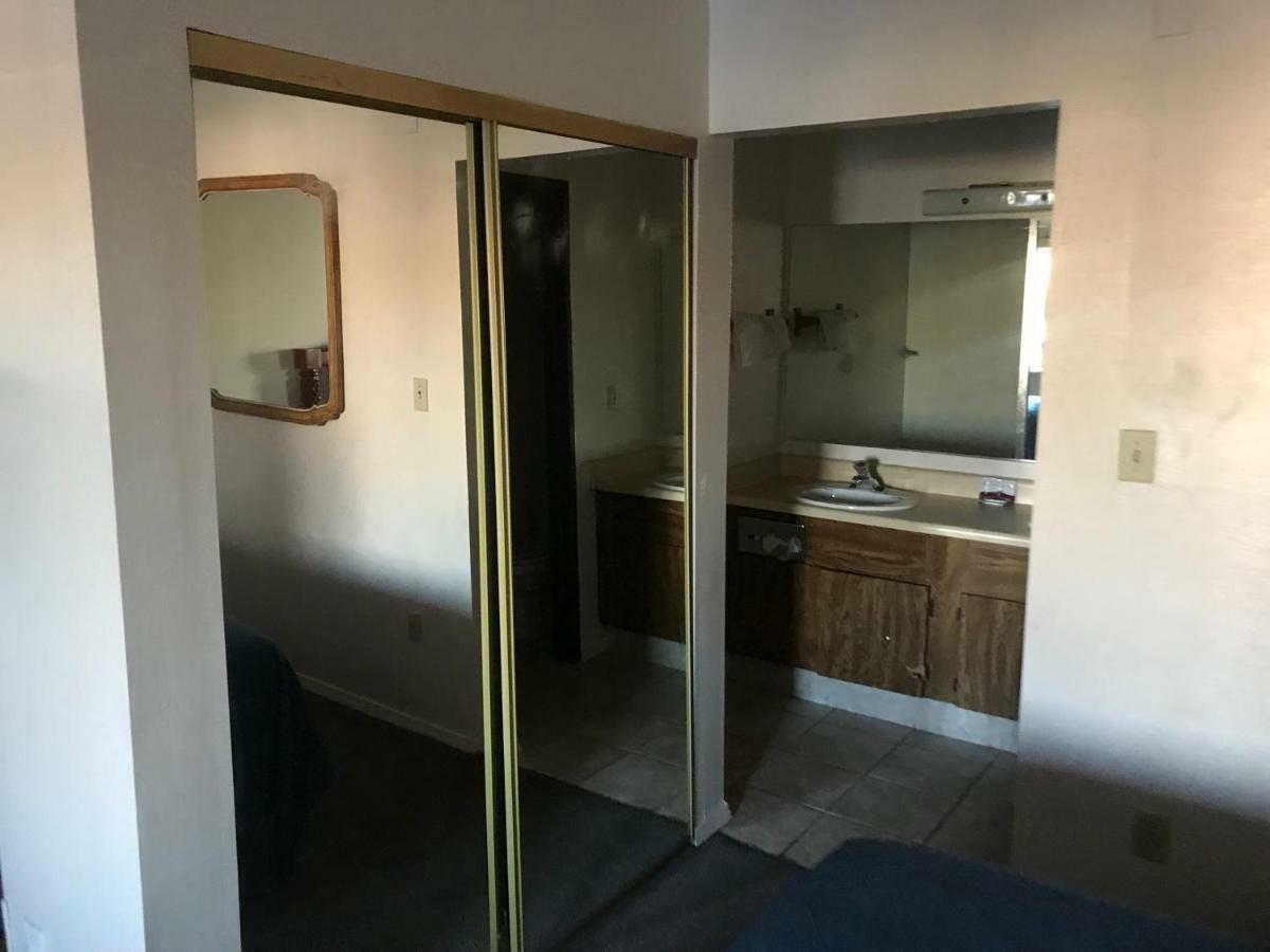 Windsor Inn Спаркс Екстериор снимка